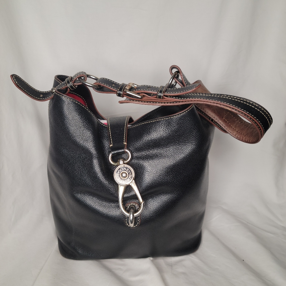 GORGEOUS Dooney & Bourke Leather Purse - flawless exterior